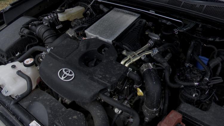TOYOTA HILUX DIESEL Invincible D/Cab Pick Up 2.4 D-4D Auto
